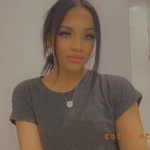 Meet your Posher, Simone